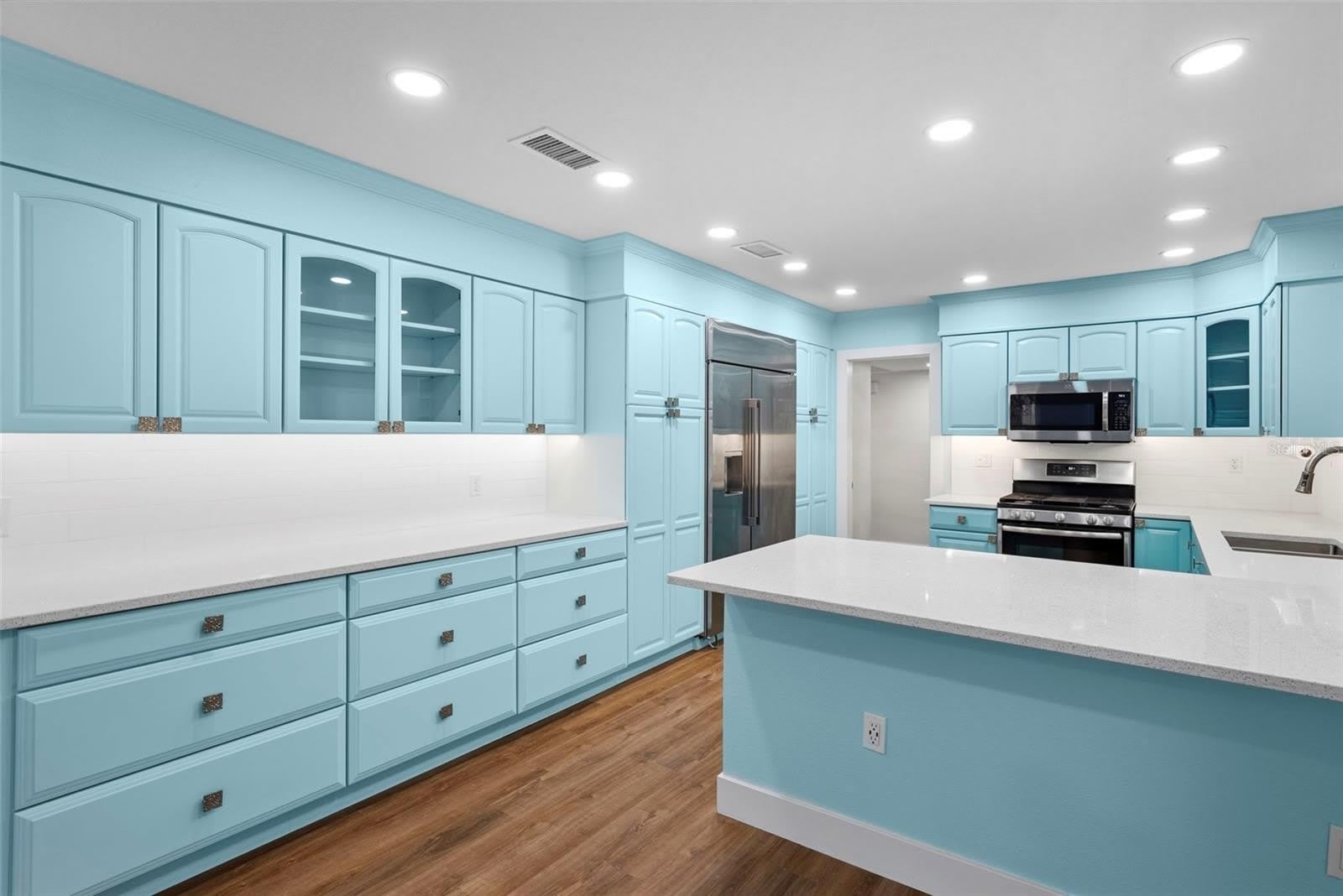 402 ERIE Avenue – photo 2