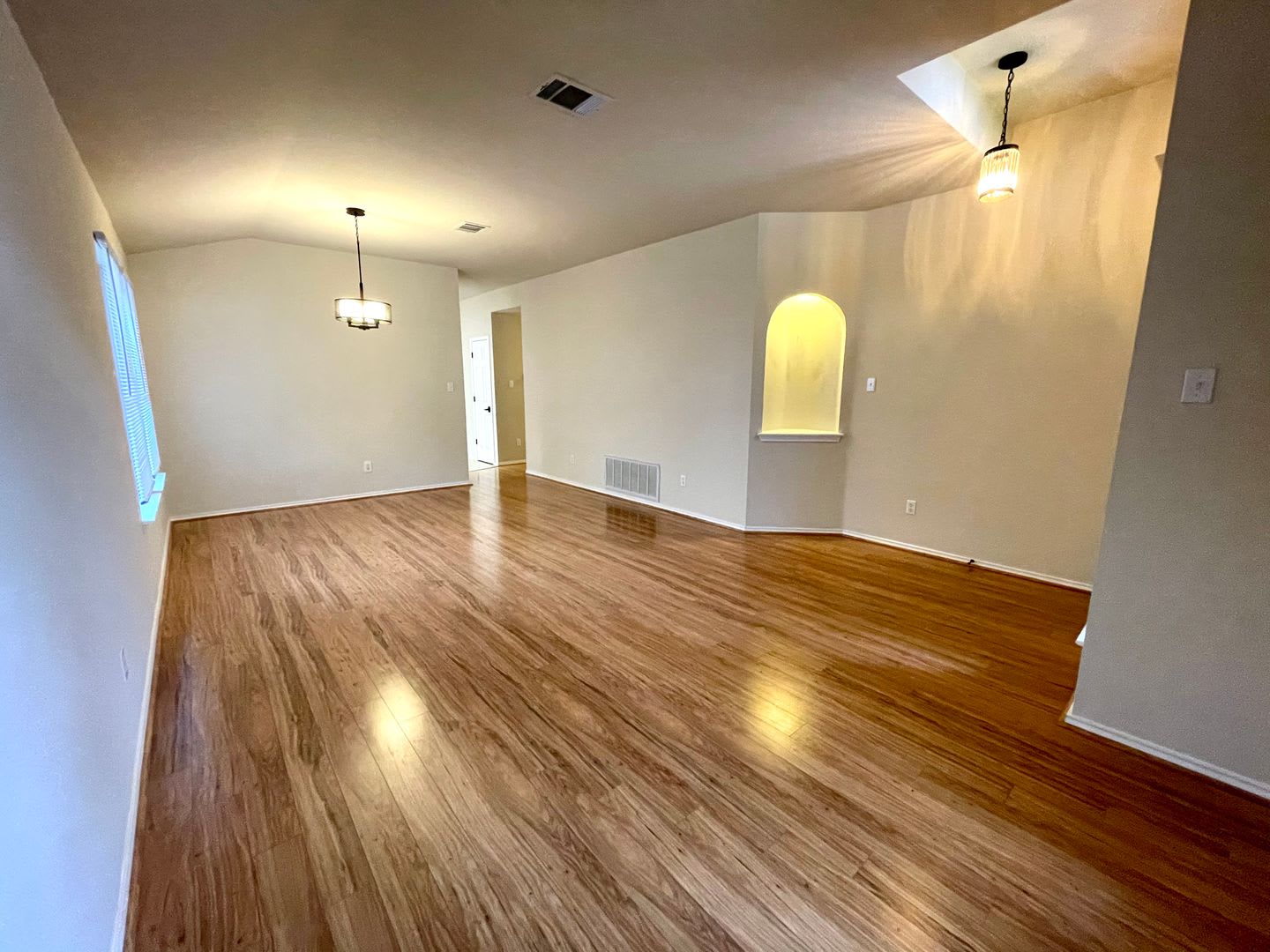 Well Maintained 3 Bedroom 2 Bathroom In Northwood – photo 3
