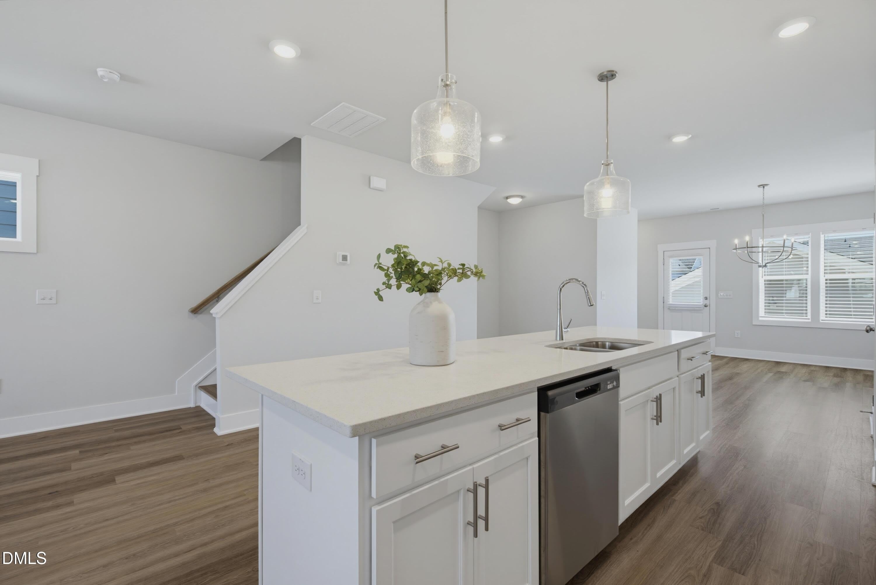 682 Vine Parkway – photo 5