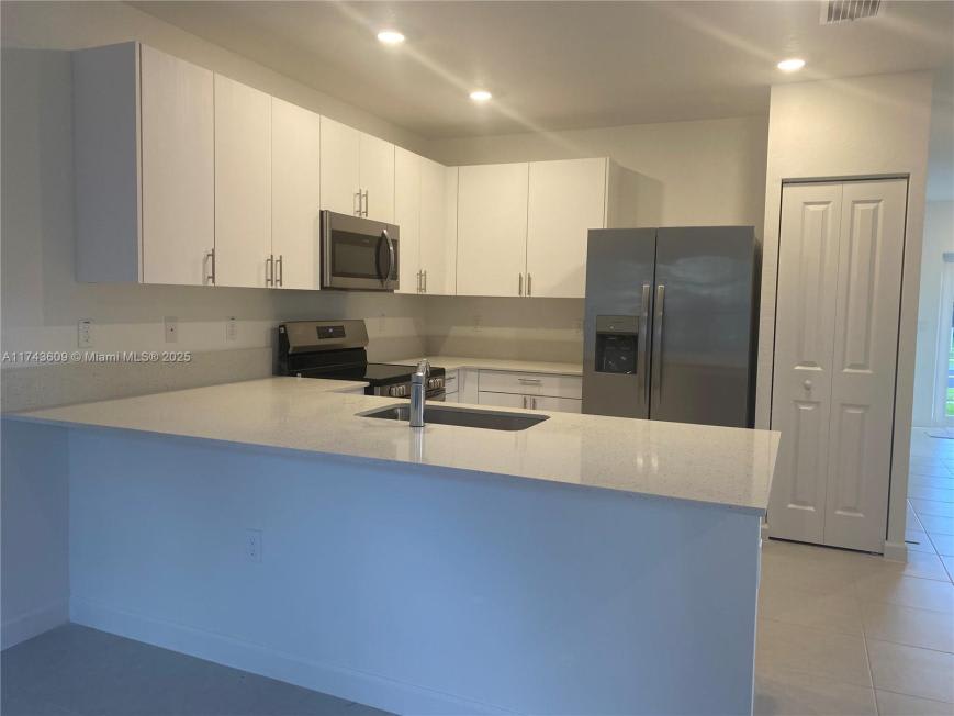 5195 Sw 37Th St – photo 5