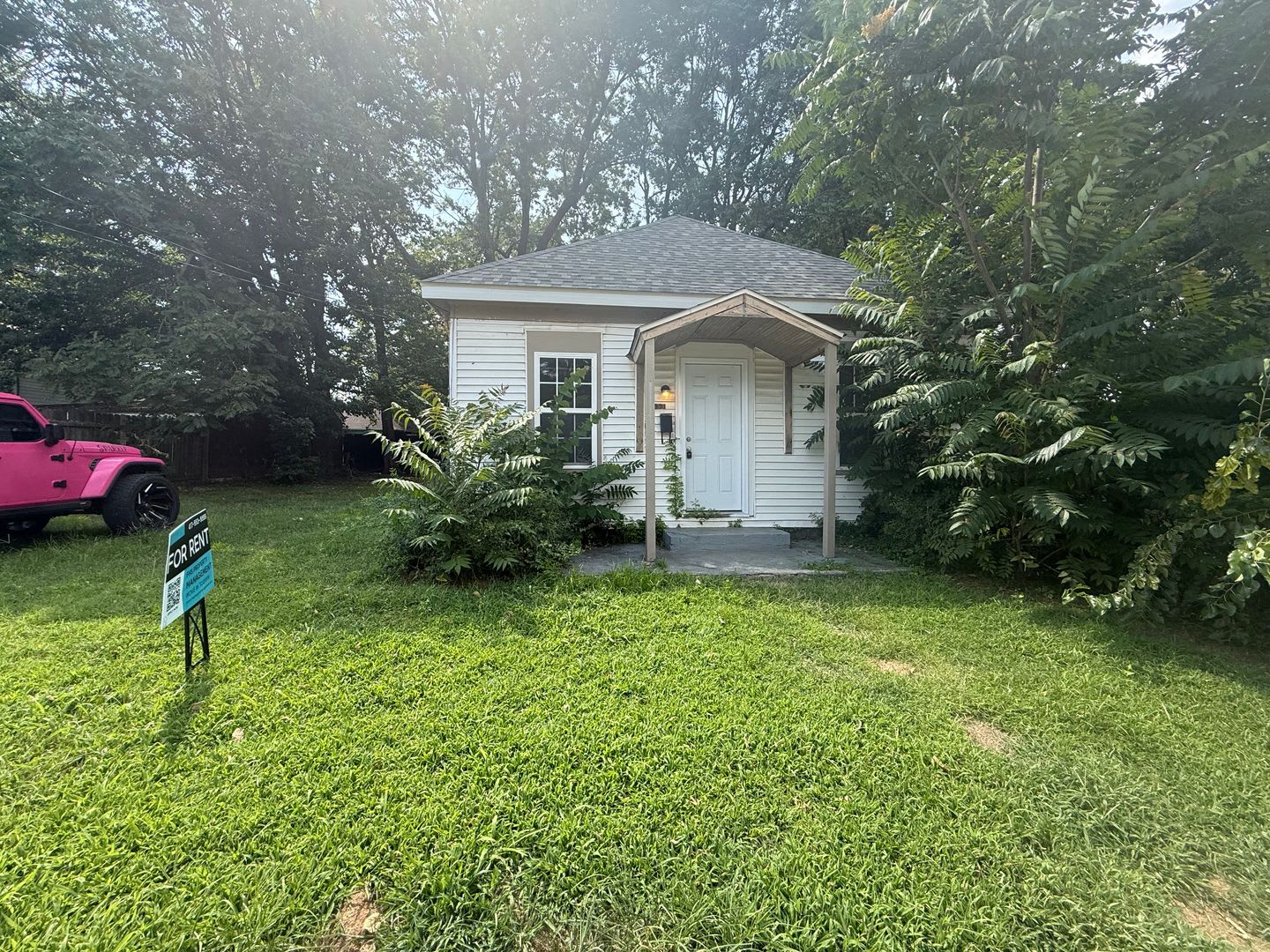 Come see this 2 Bedroom 1 Bath near Downtown! – photo 1