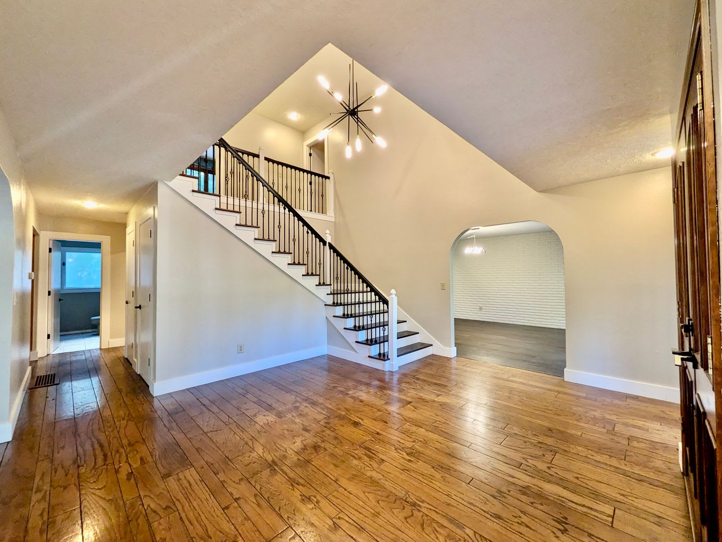 Beautiful Home In Lake Oswego With Private Sports Court In The Sought After Westview Estates – photo 4