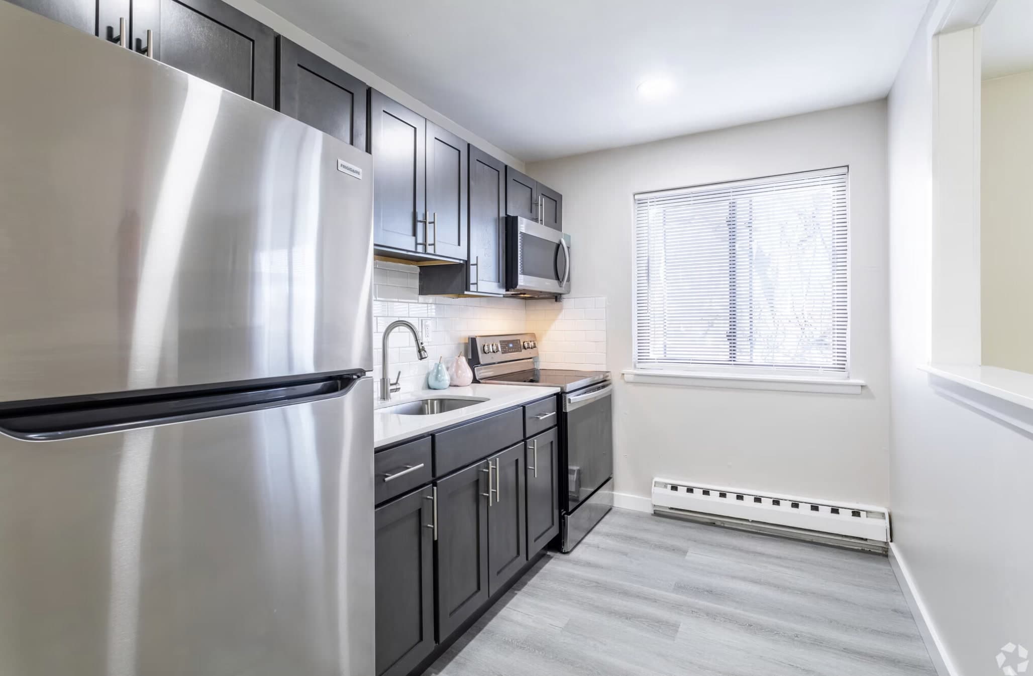 311 N Sycamore Ave – photo 3