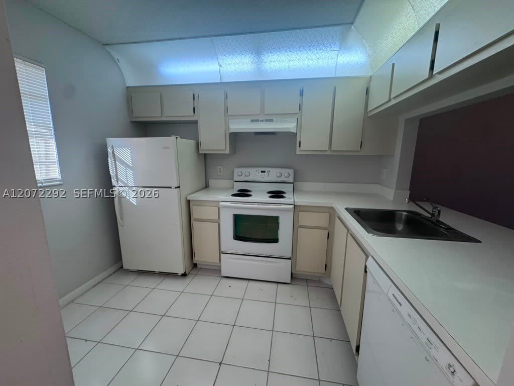 10381 NW 8th St – photo 5