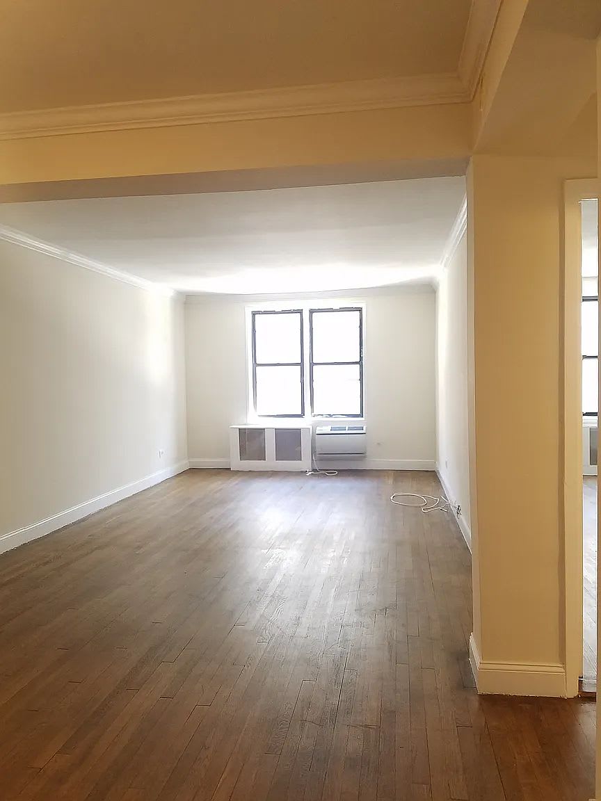 445 E 77th St Apt 2H – photo 1