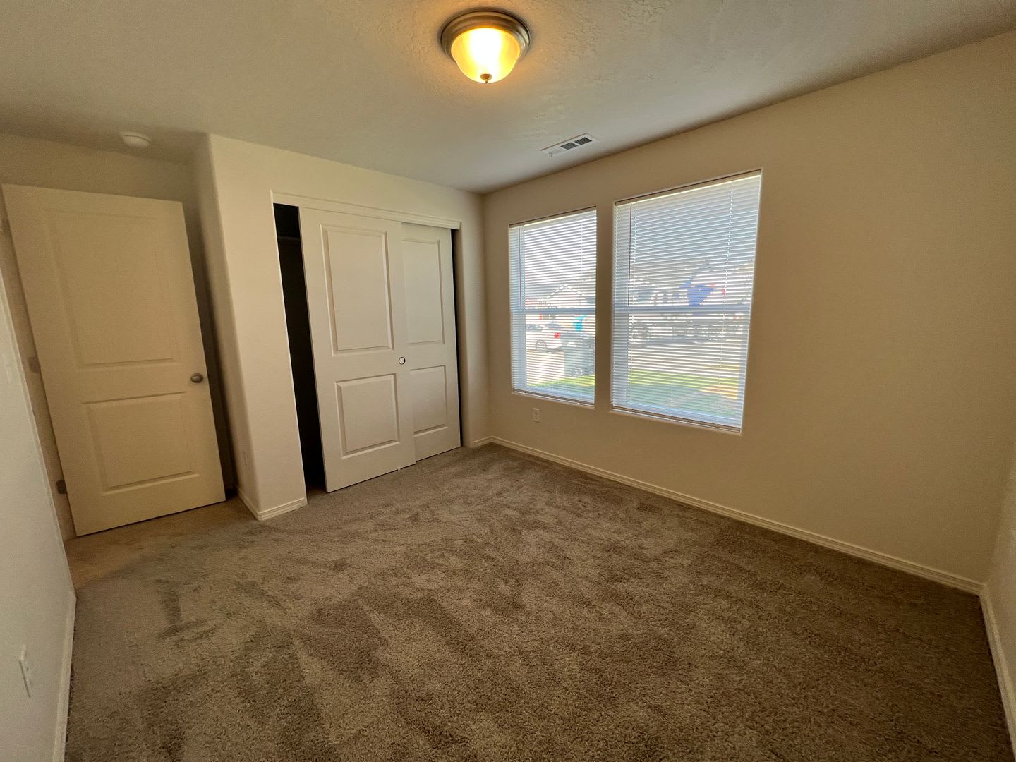 Modern 3 Bed 2 Bath!! Covered Patio!! – photo 3