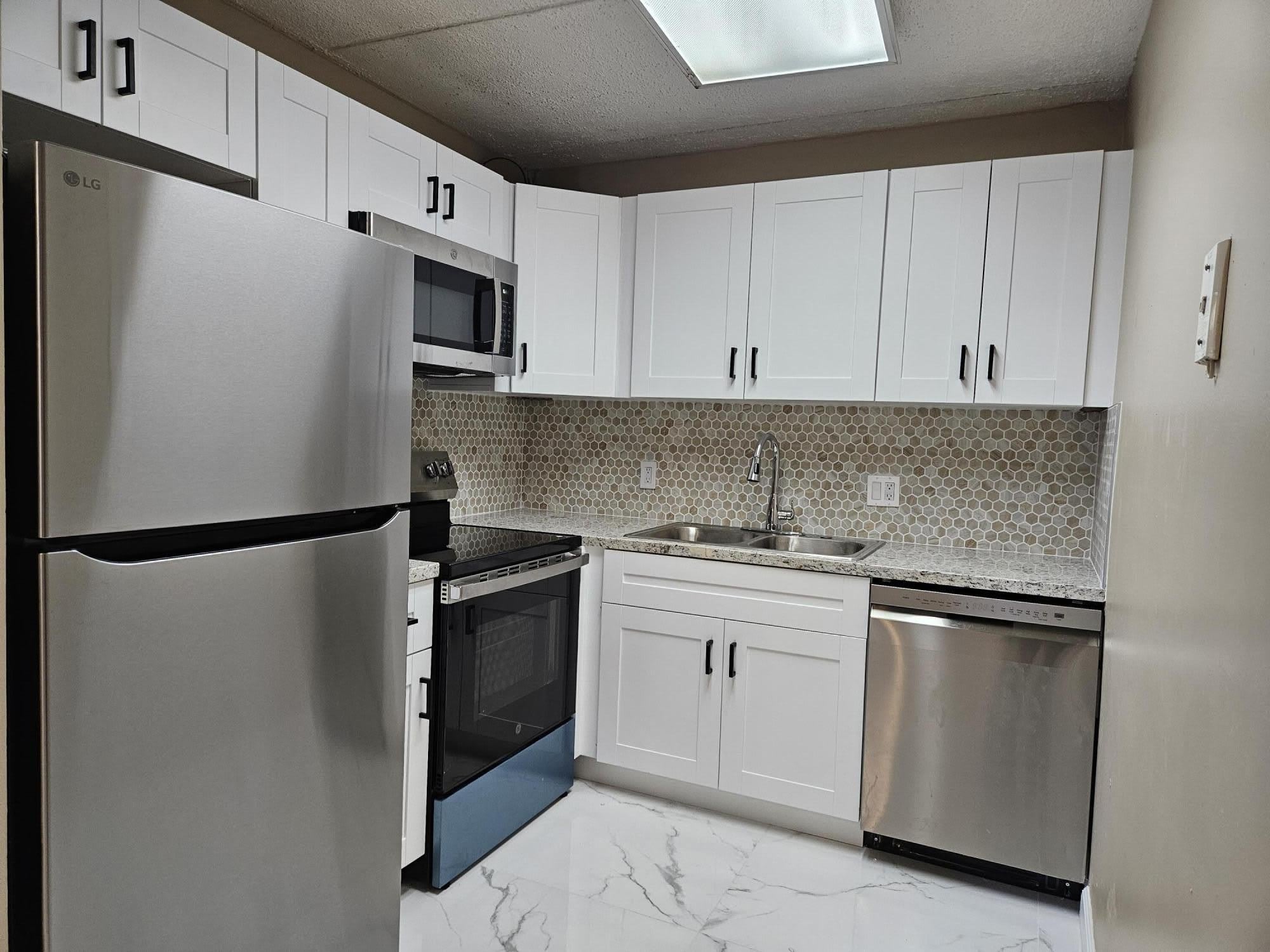 300 VILLAGE GREEN Circle S – photo 5
