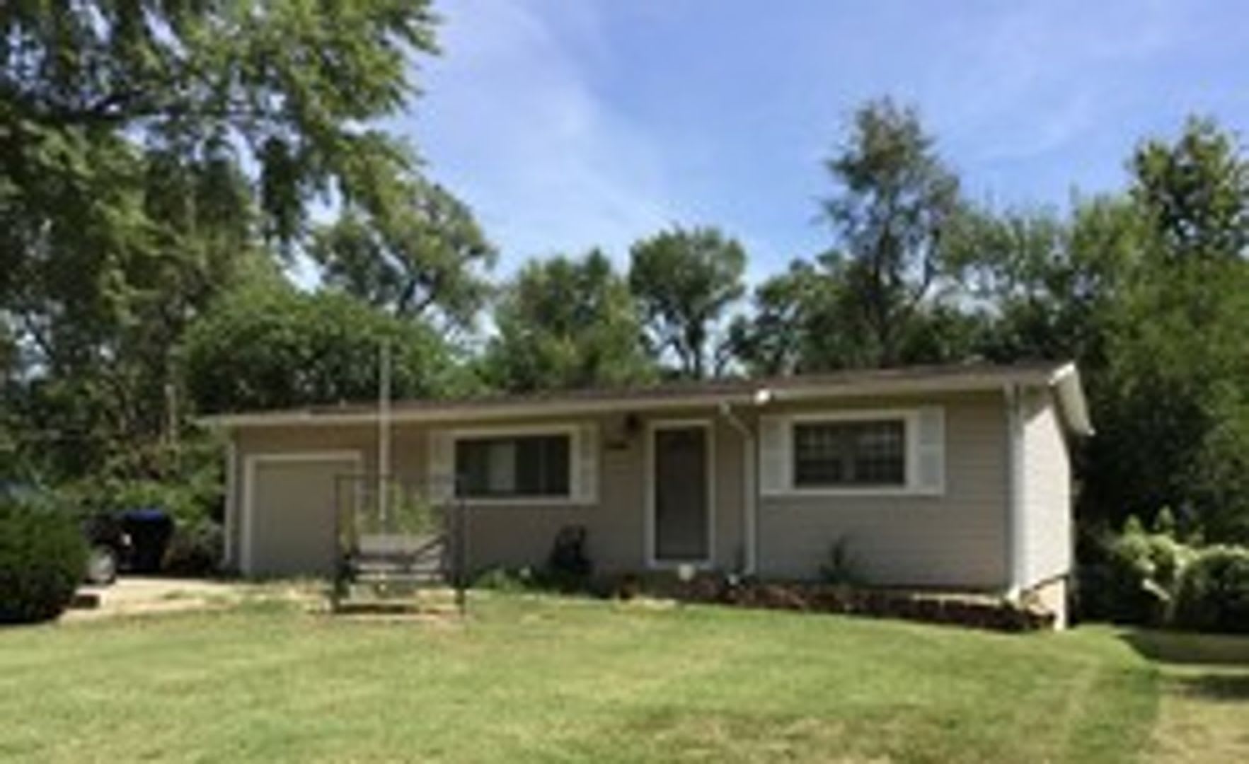 Updated 4Br 1 5Bth Ranch Style Home With Garage And Walkout Finished Basement – photo 1