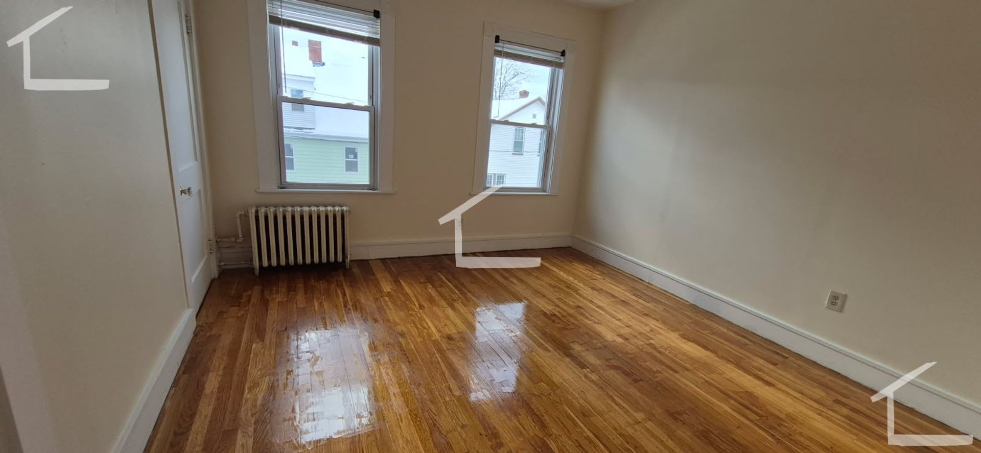 Great value! 4-bed, 1-bath in Brighton; No Broker Fee! – photo 3