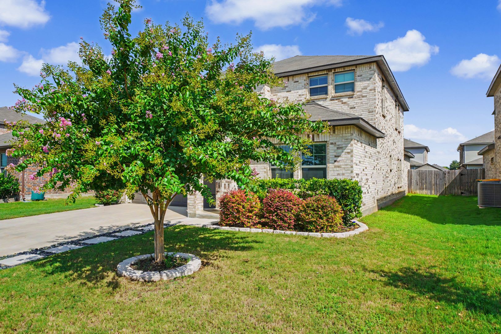 Spacious 5-Bedroom Home in Schertz – photo 3