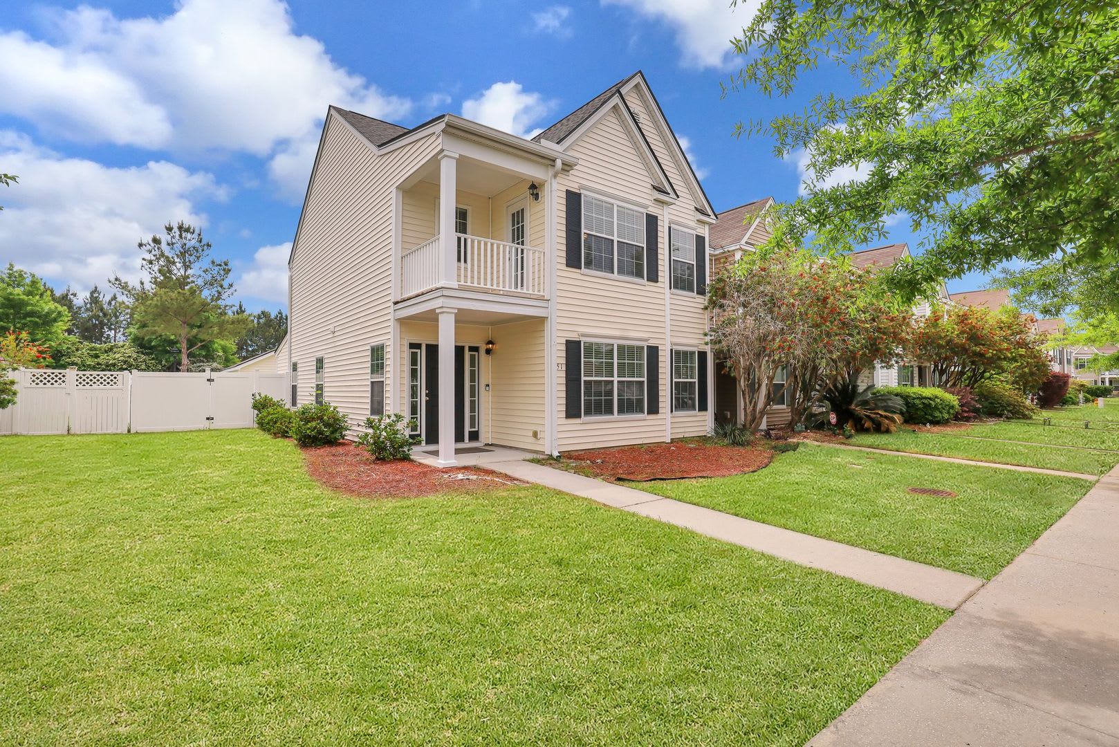End Unit Townhome For Lease in Godley Park – photo 2