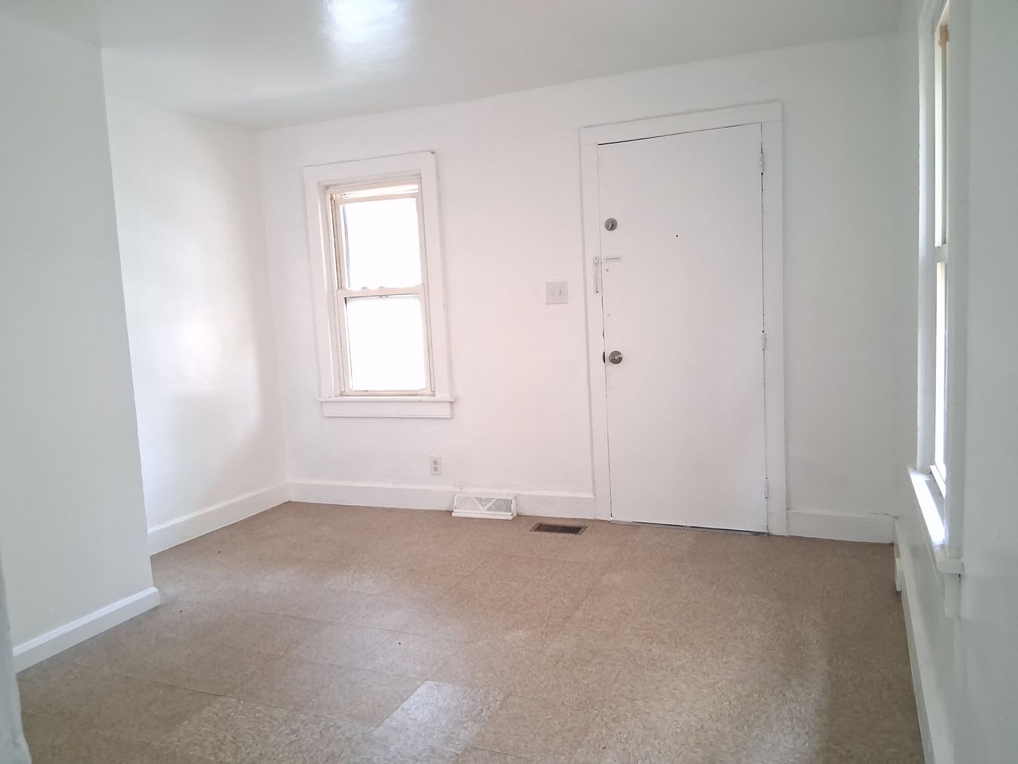 Bright 2 Bedroom Home FOR RENT in Bridgeton NJ $1465 – photo 3
