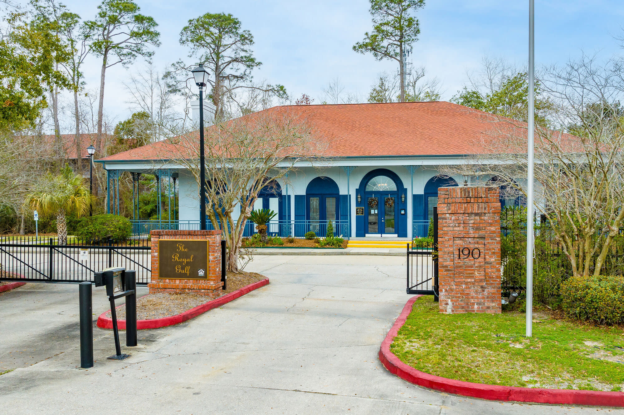 Royal Gulf Apartments – photo 2