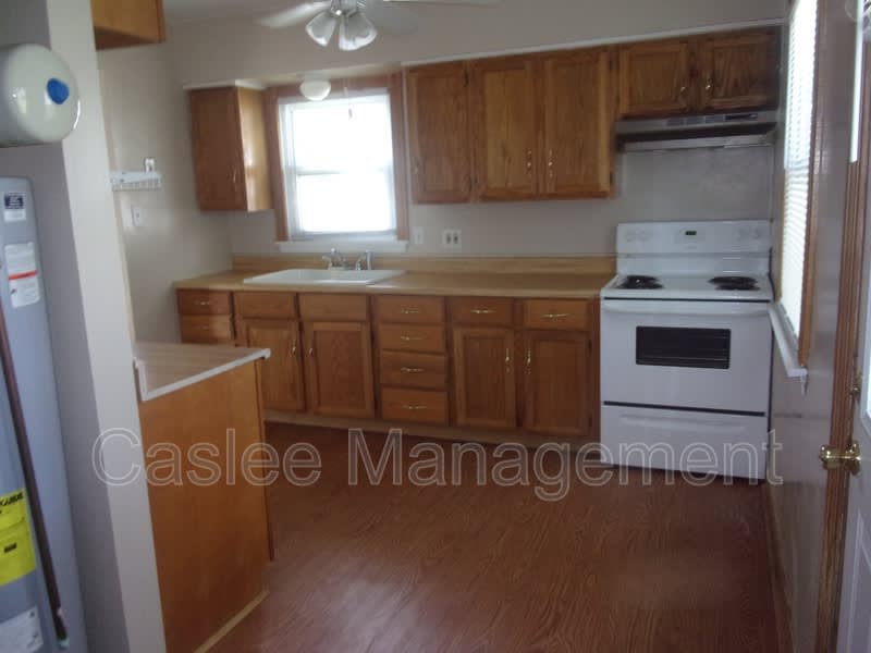 1235 Anderson – photo 4