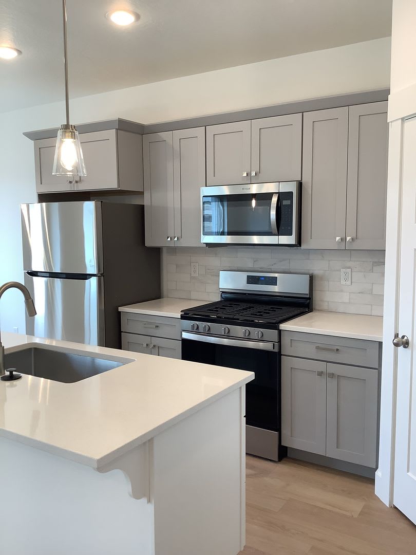 New Construction Townhome Located in Prime Saratoga Springs Location. – photo 4