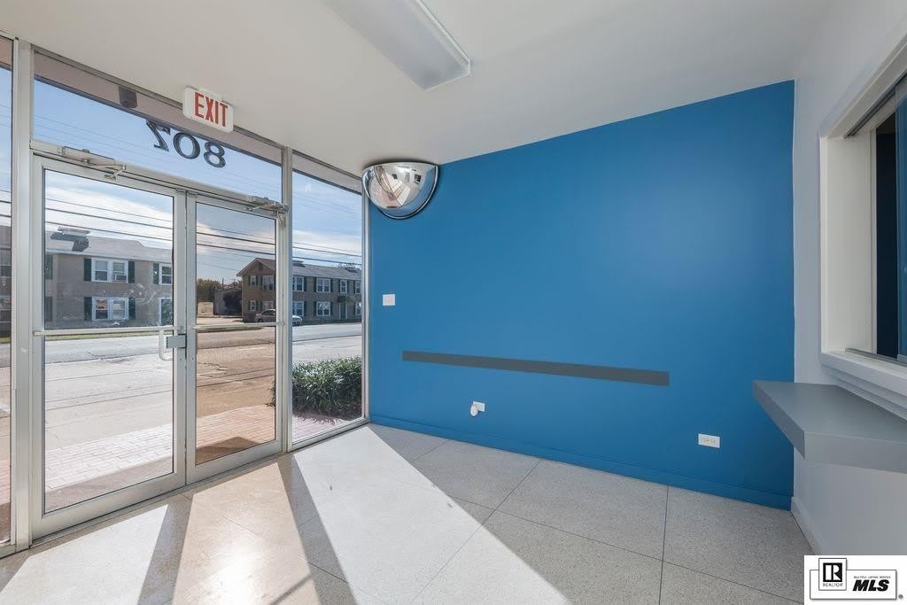 807 HUDSON LANE – photo 2