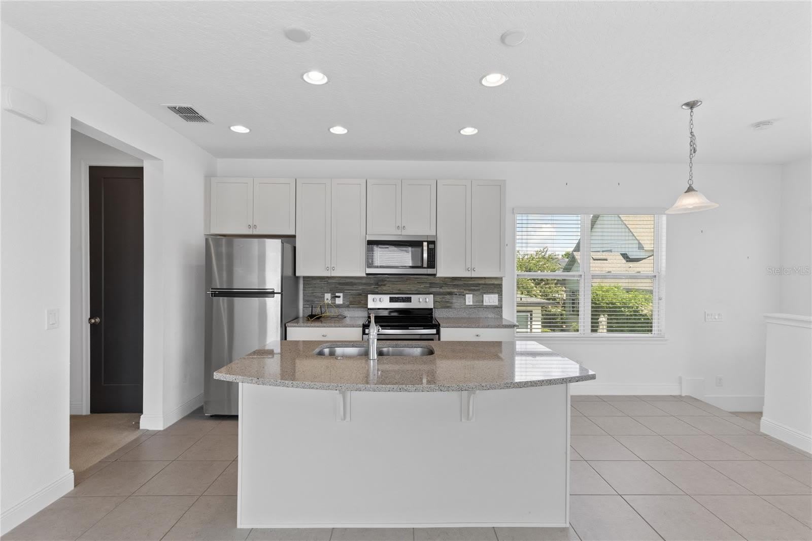 13153 LESSING Avenue – photo 2