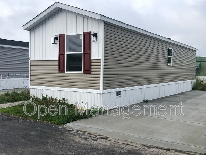 3000 Brookpark Rd – photo 1