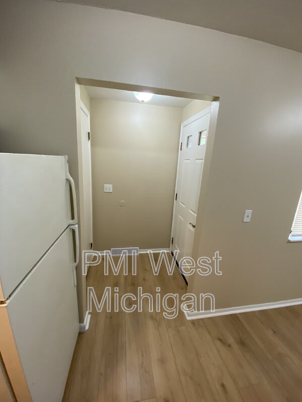 6081 In The Pines Dr SE – photo 4