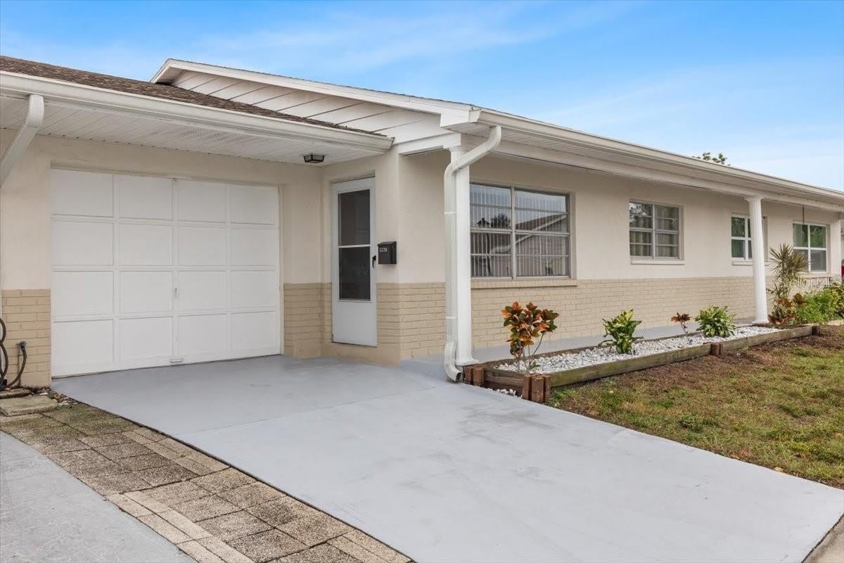 5320 BUTTONWOOD Drive – photo 2