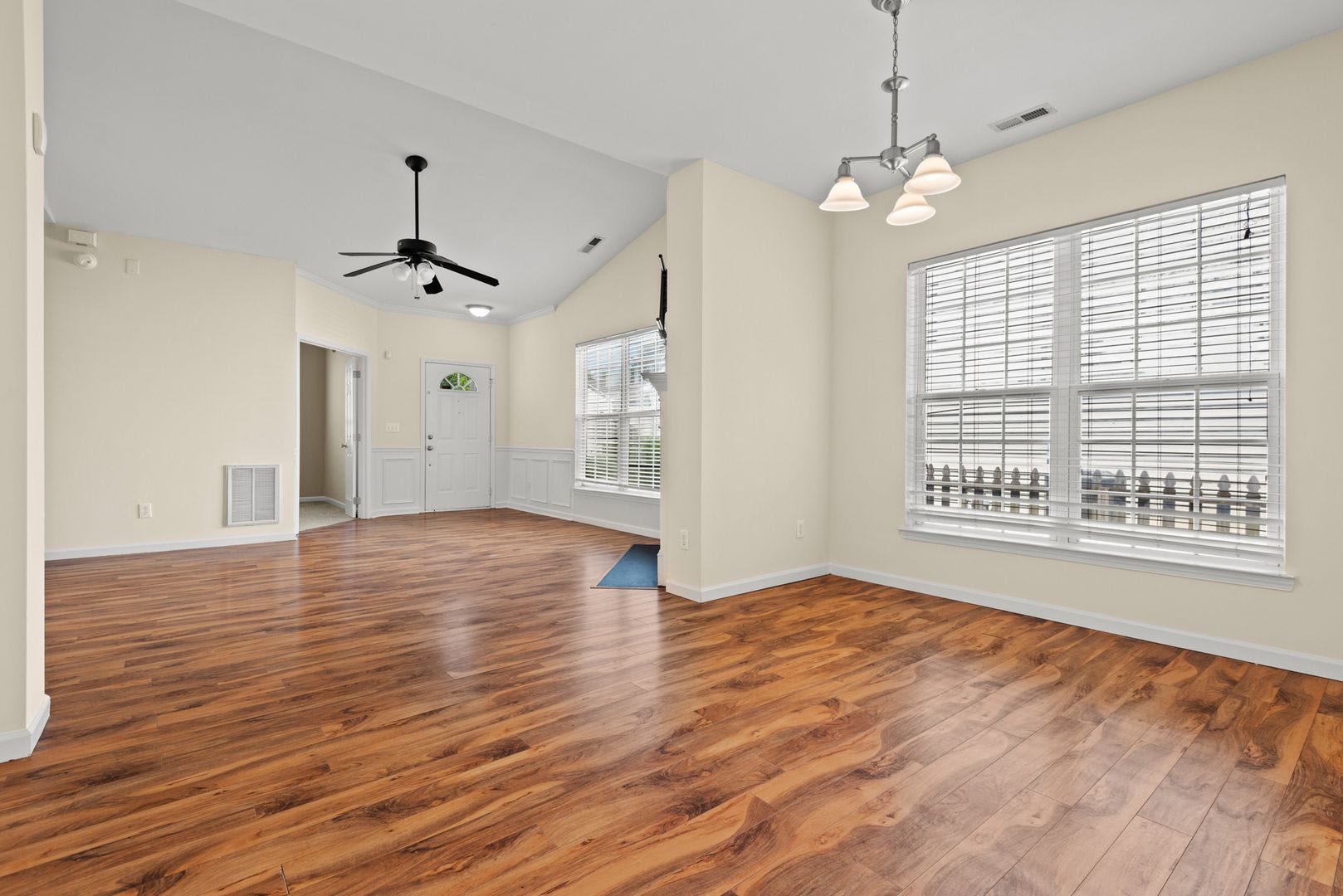 Charming 3 bedroom, 2 bathroom Ranch-style home – photo 5