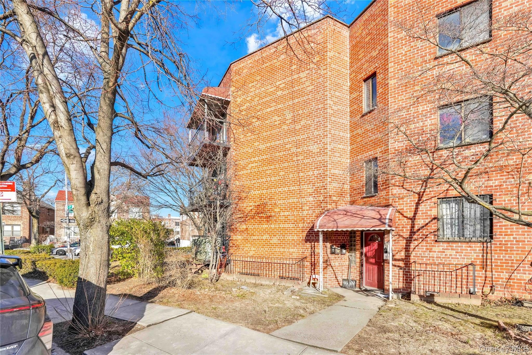 67 07 Selfridge Street – photo 1