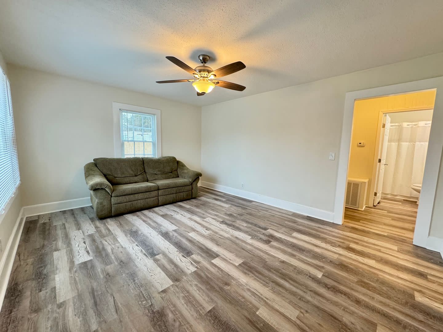 Fully Furnished and Utilities Included! – photo 3