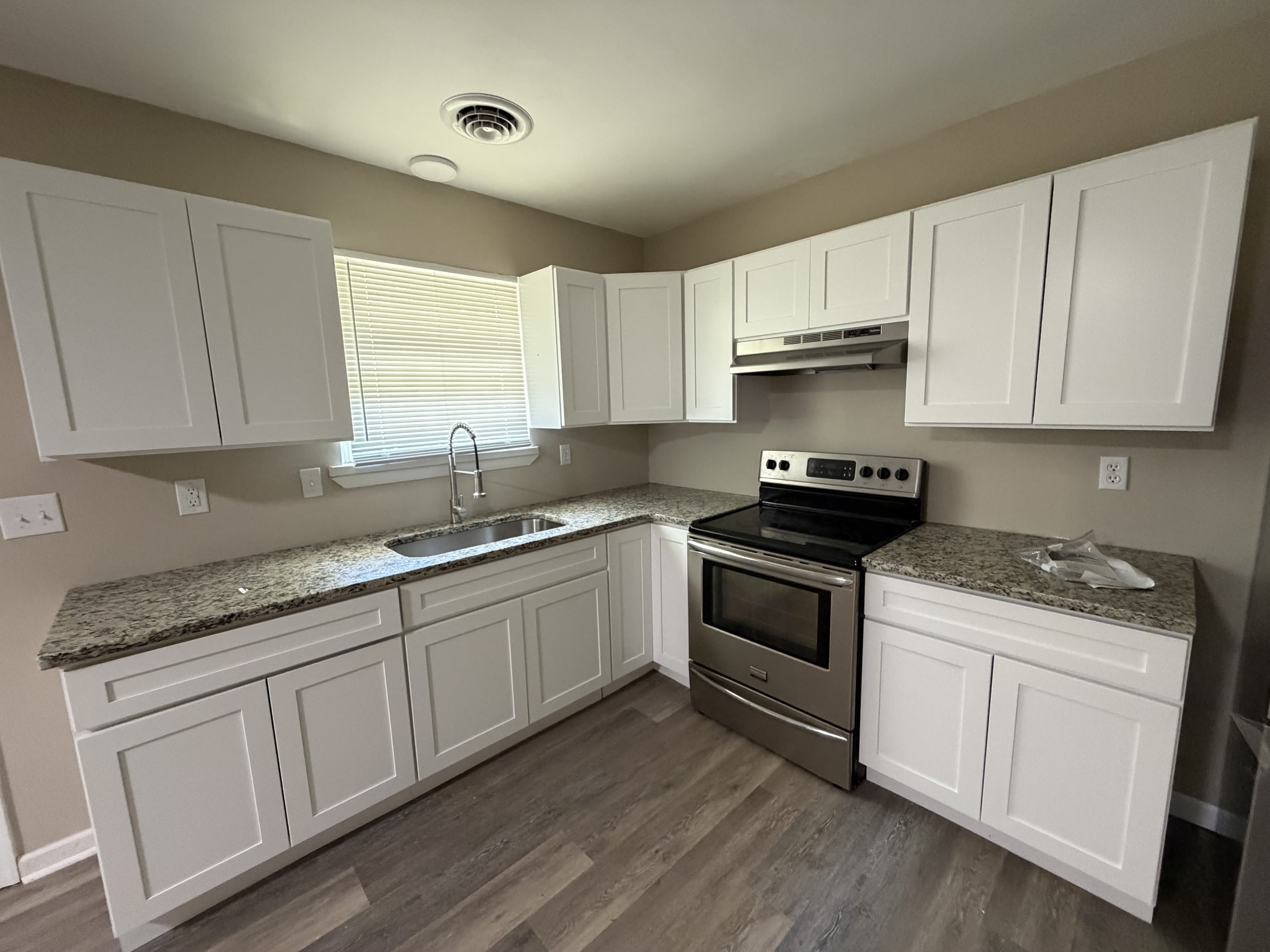 304 Elizabeth Street – photo 4