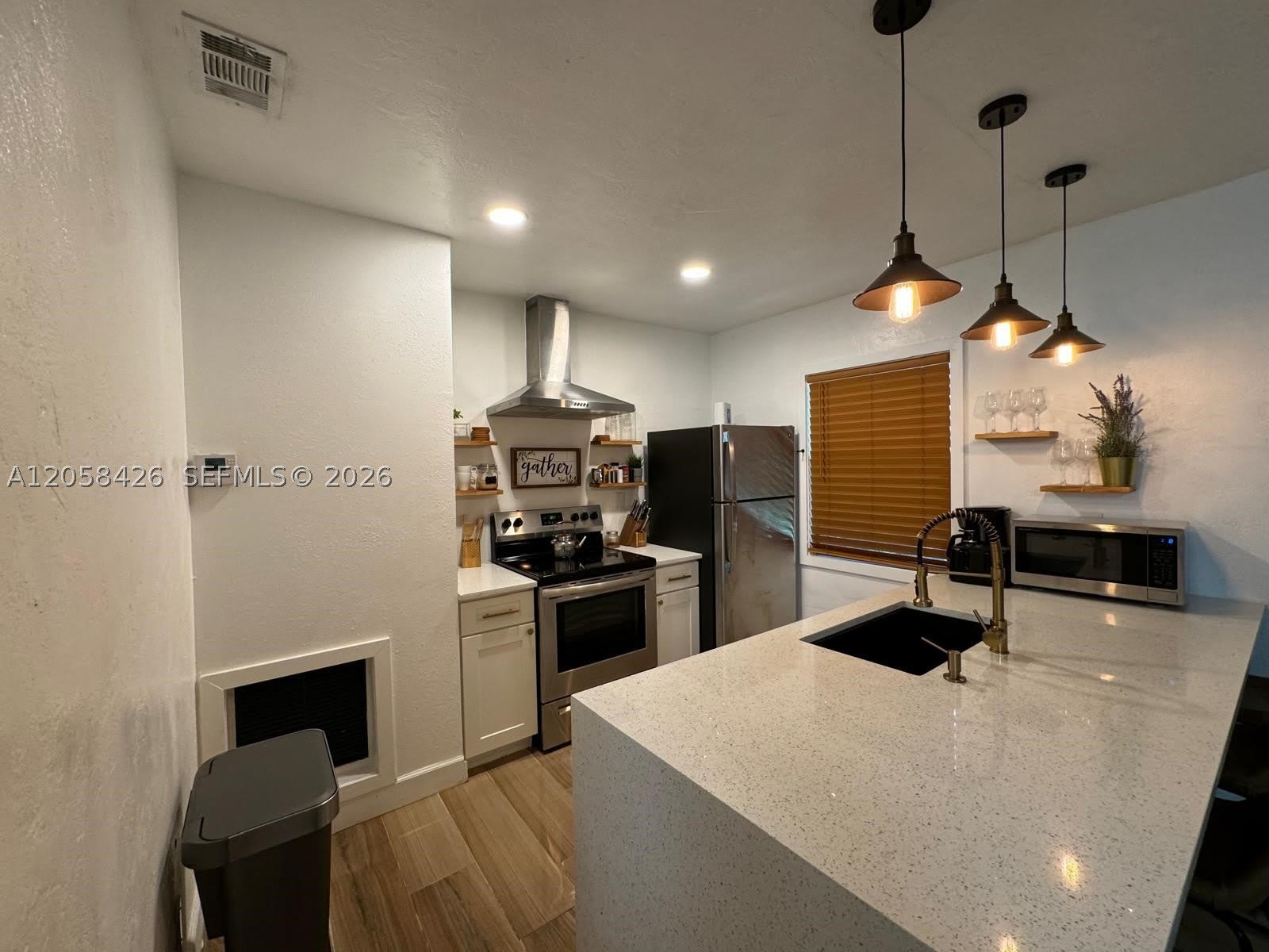 207 SW 11th St – photo 3