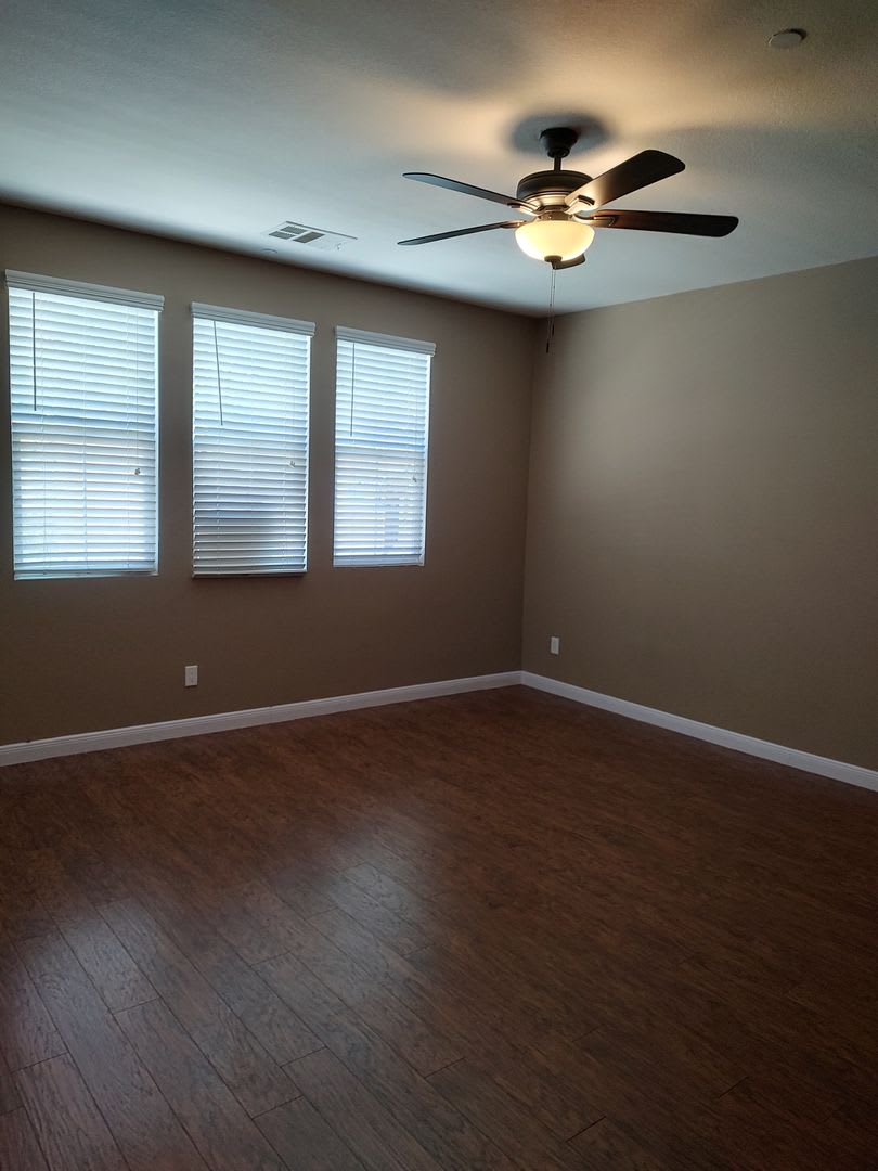 Move-in Ready! 3-Bedroom Skyview Ridge Townhome – photo 4