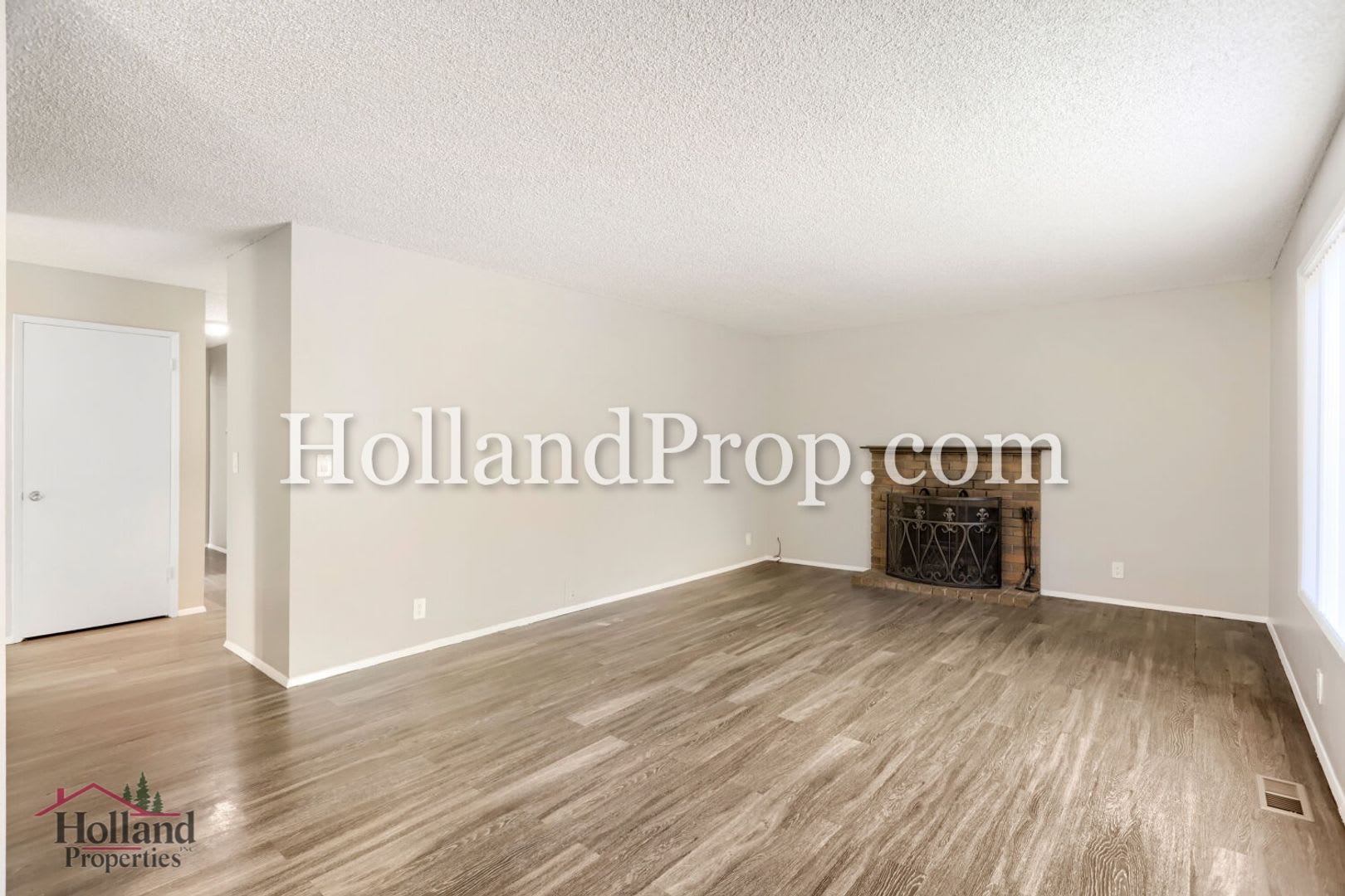 Charming 3-Bedroom Duplex with Fenced Yard, Fireplace & Garage Near Hwy 26! – photo 5