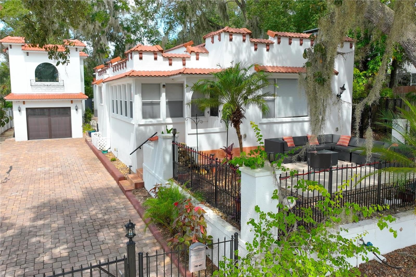 229 E 6TH Avenue – photo 1