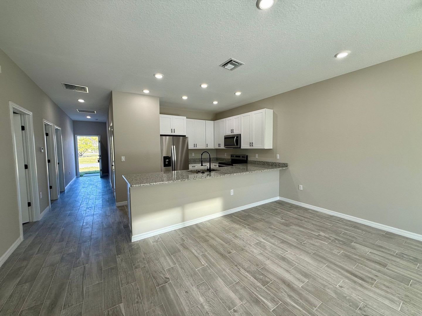 Brand-New 3-Bedroom Beauty in Poinciana – Modern Living at Its Best! – photo 4