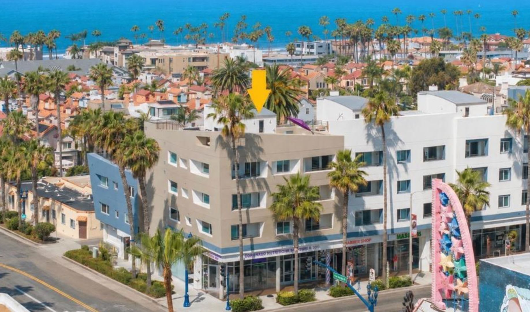 Live in a Penthouse with Private Rooftop Deck, just 4 blocks from the Beach – photo 1