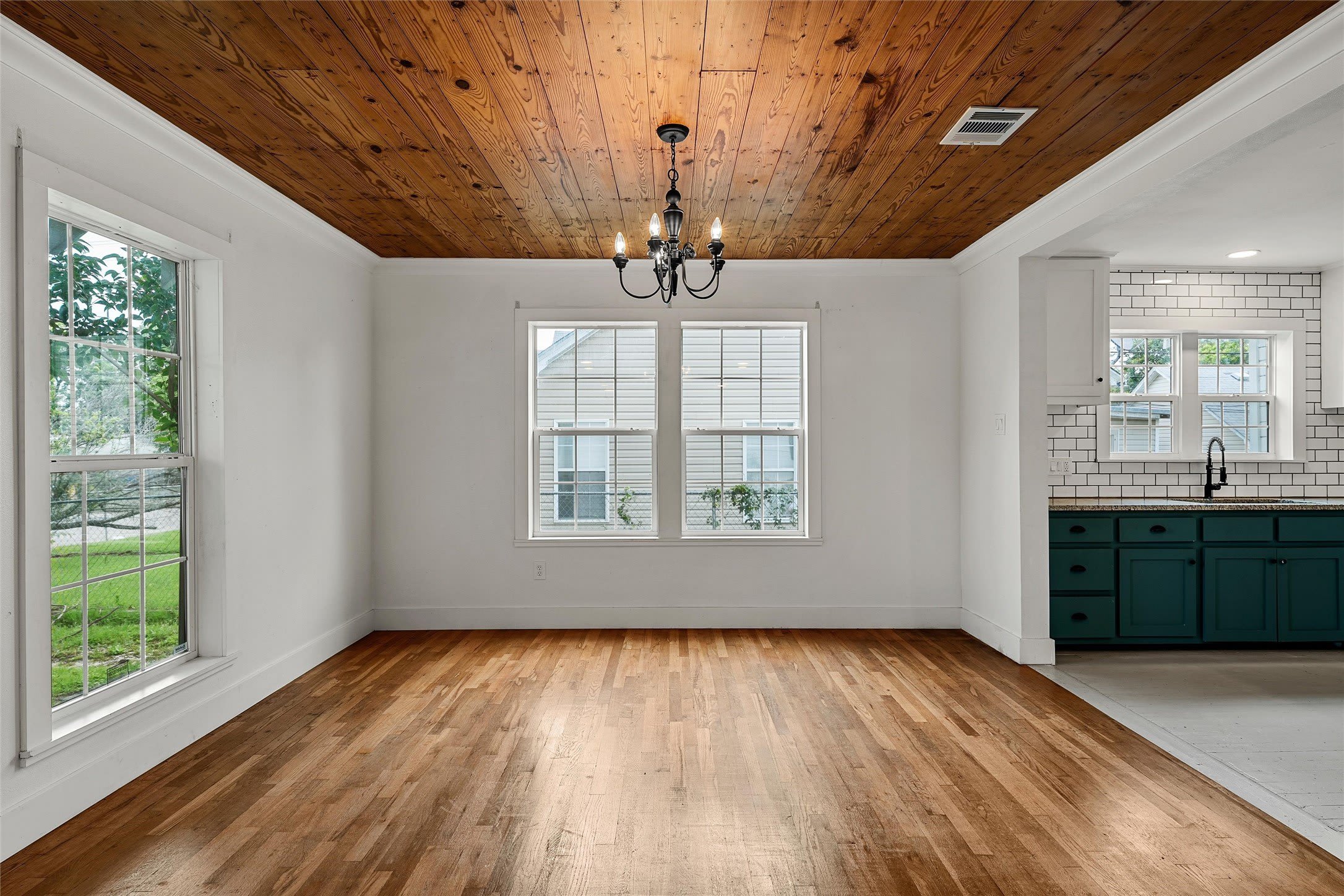 2704 Herring Avenue – photo 4
