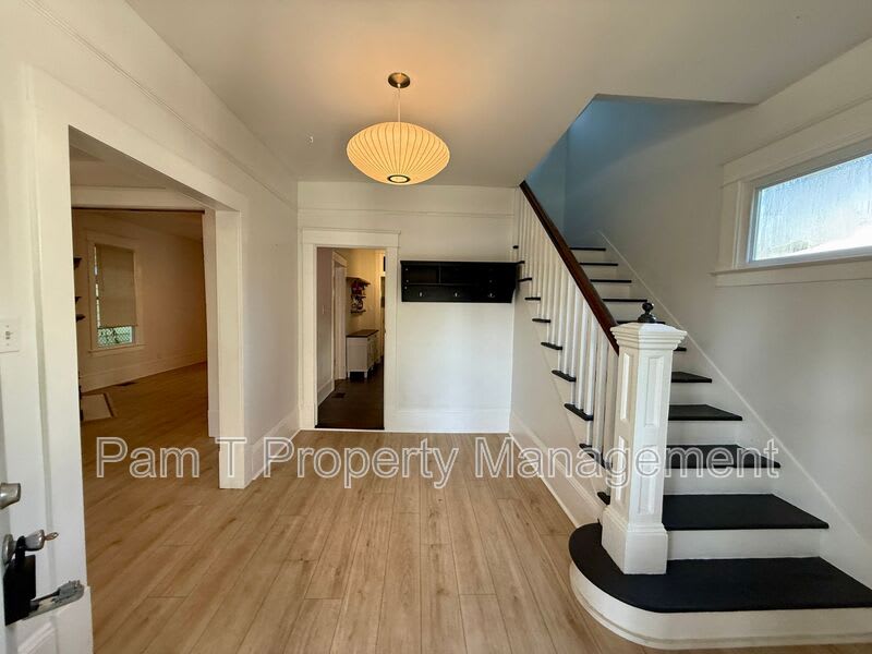 611 W 44th St – photo 3
