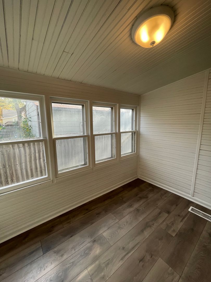 896 W 5Th Ave – photo 2