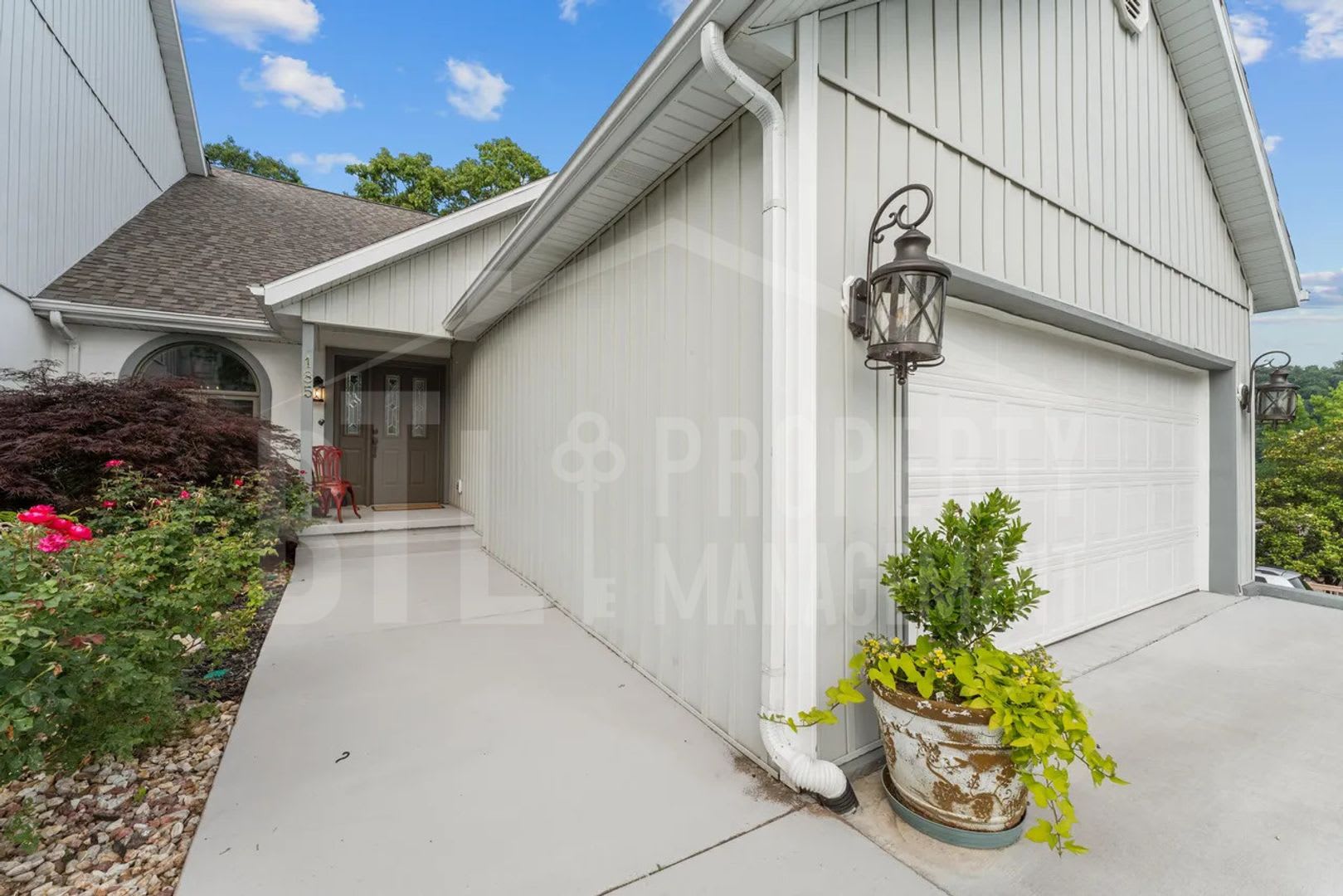 Beautifully updated 4-bedroom, 3-bath duplex in Branson! – photo 2