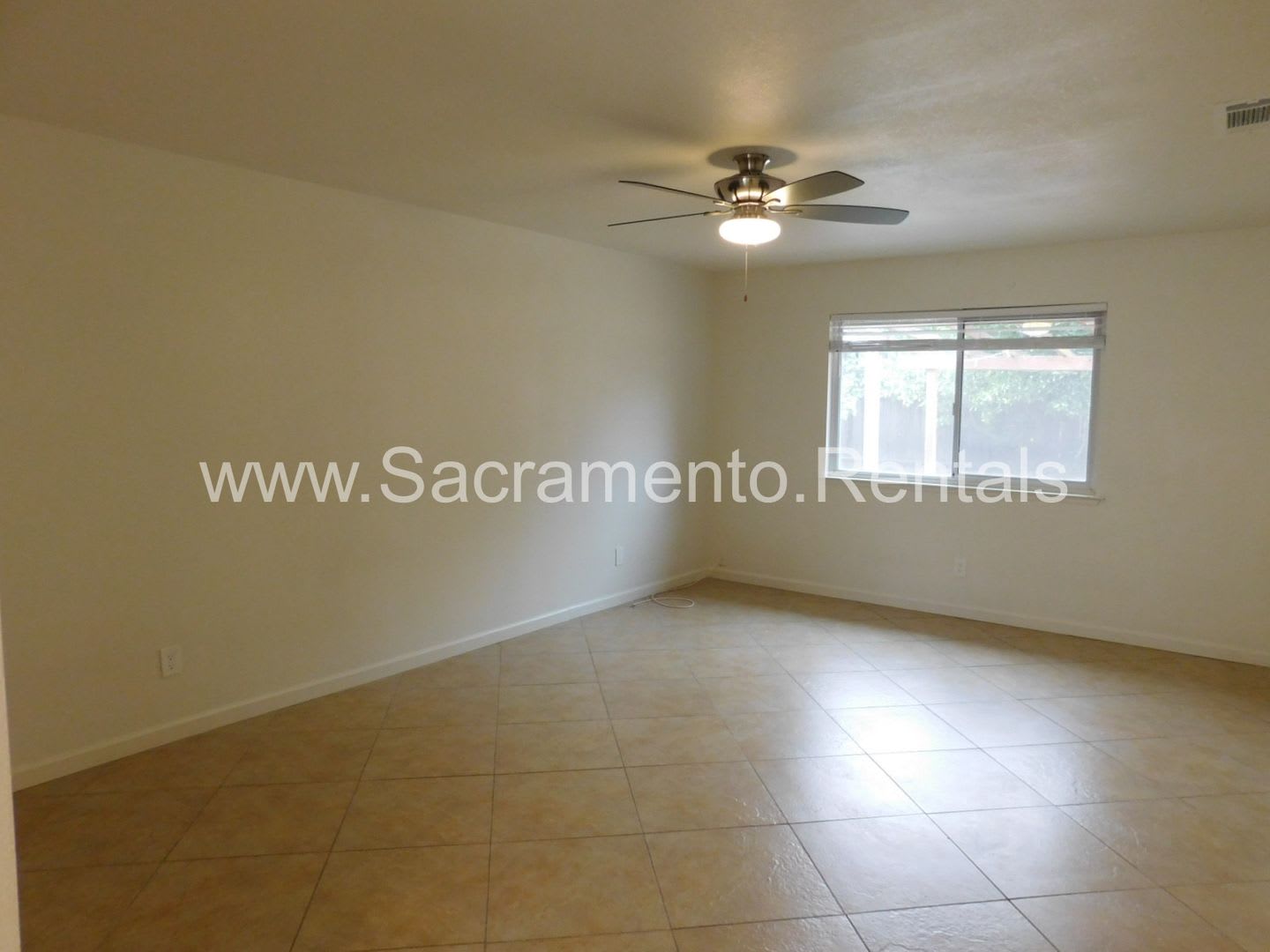 Updated 4bd/2ba Home near Cosumnes River College – photo 2