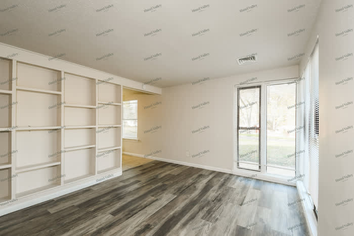 16 Saint Laurence Drive – photo 4