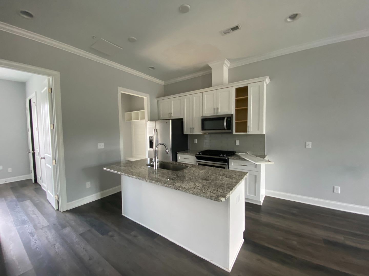 Room in 4 Bedroom Townhome at Philip's Square – photo 5