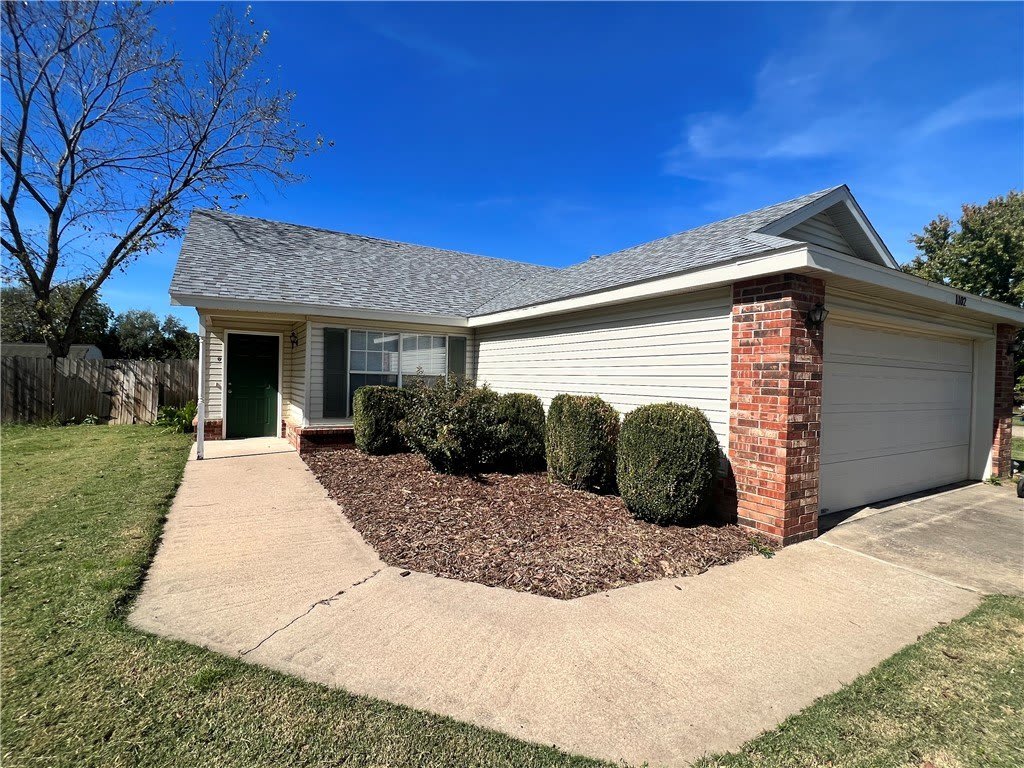 1102 Tunbridge Drive – photo 1