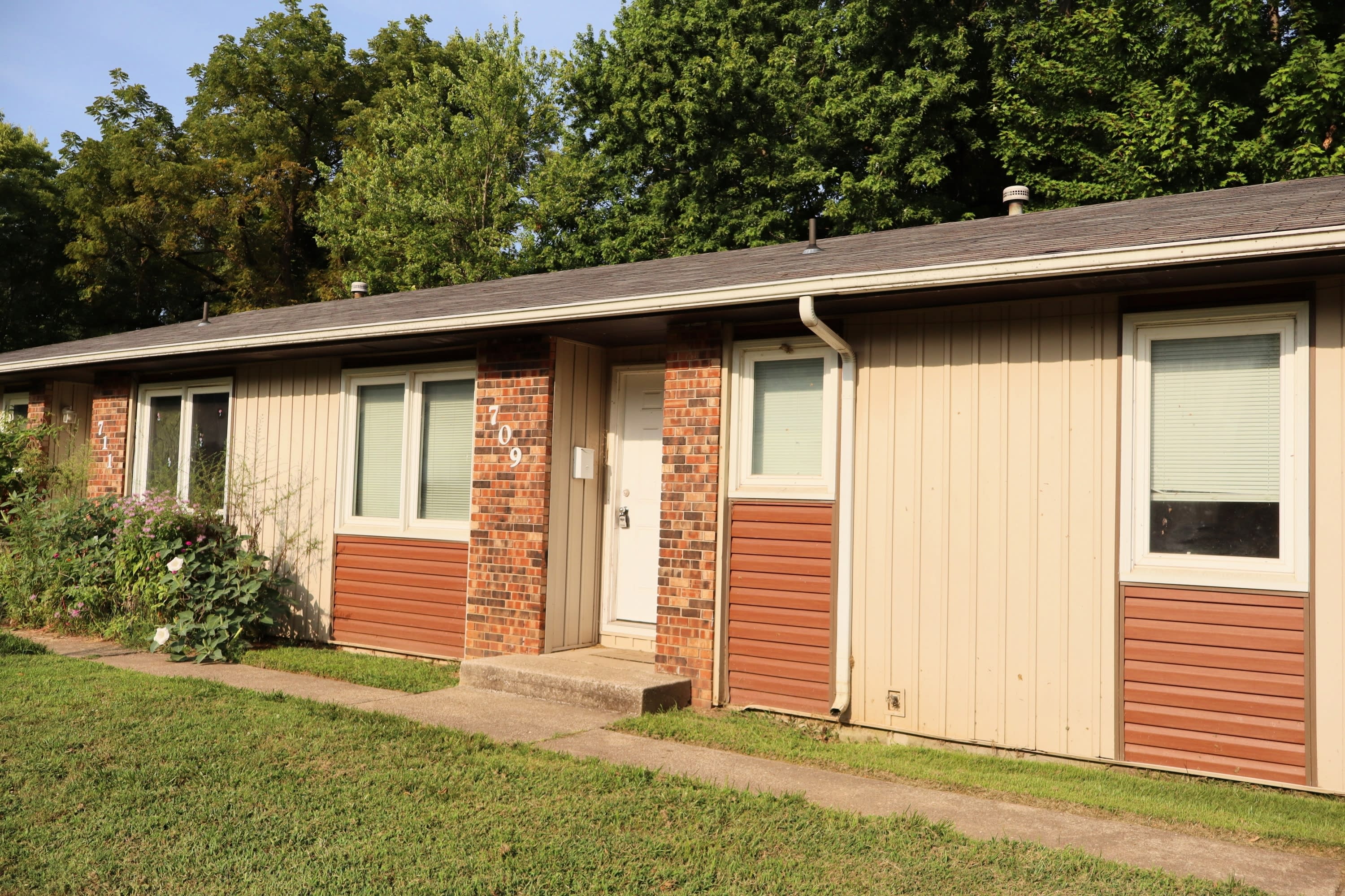 709 South Broadway Avenue – photo 2