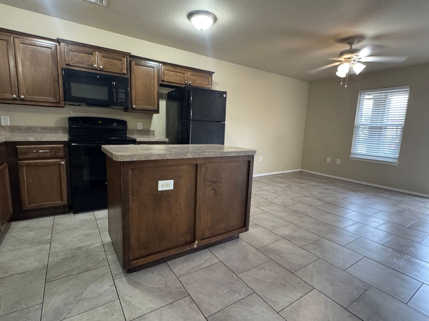 1301 SW Washington apt 3- AVAILABLE NOW! – photo 4