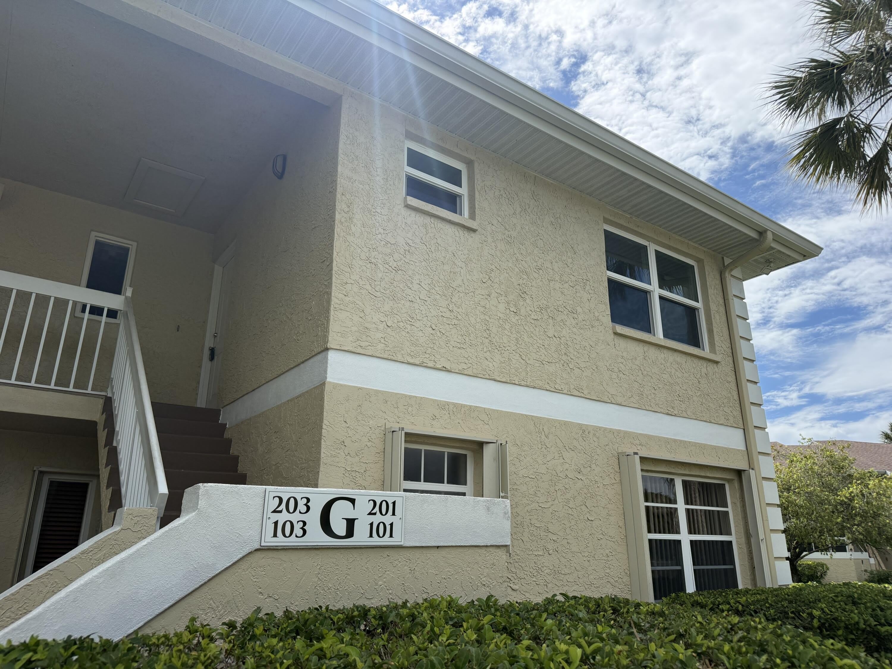 1536 SE Royal Green – photo 2