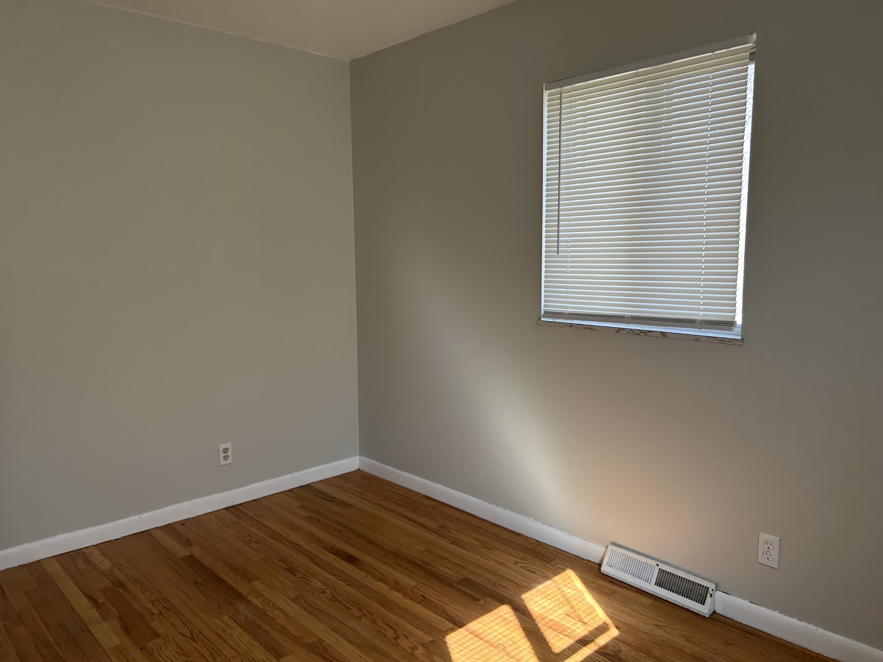 1221 Scott Avenue – photo 4