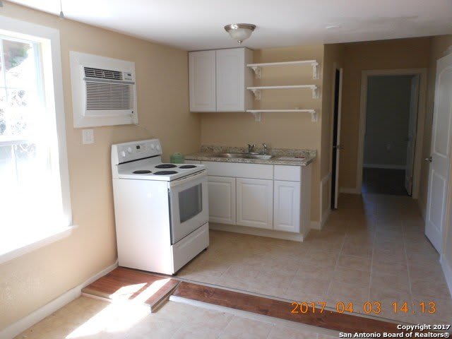 427 Lively Dr – photo 2