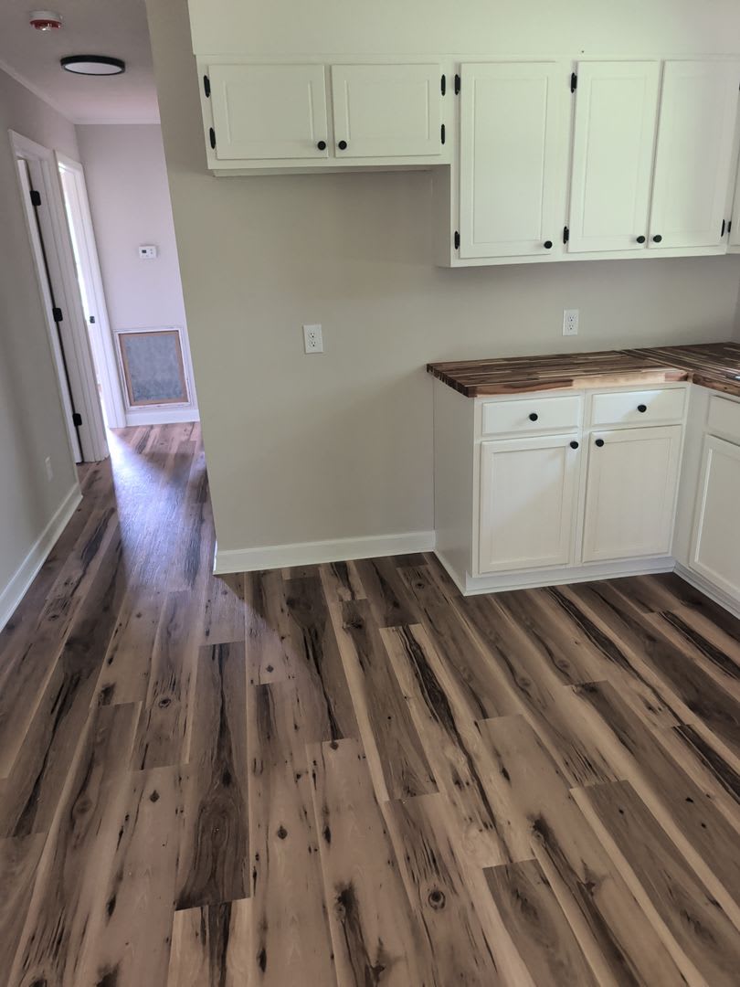 Fully remodeled 3 bedroom 1 bath ready to move in. – photo 2