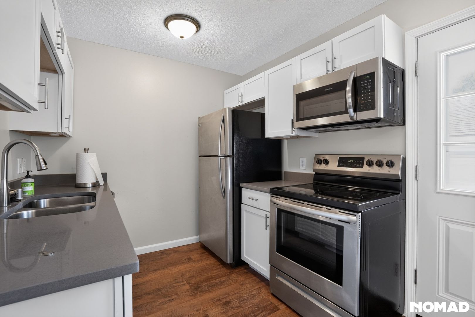 Charming 3BR House in Rosemount – photo 4