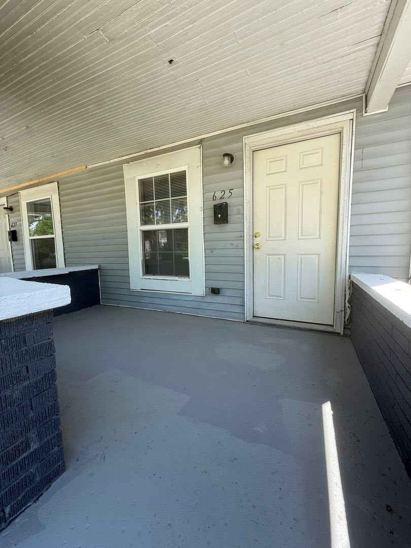 Newly Renovated 3BR/1BA Townhome near Downtown Indy – photo 4